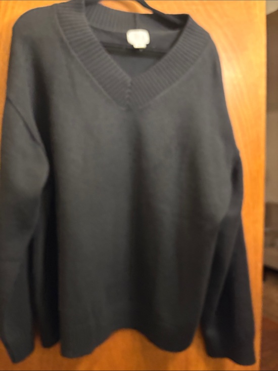 H&M Sweaters - Women’s  V-Neck Sweater - Black